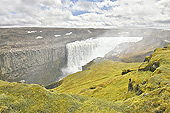 La chute d'eau de Dettifoss dans toute sa fureur - Islande