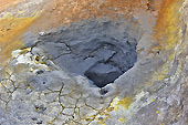 Marmite d’eau et de boue bouillonnante à 100°C - Solfatares de "Námafjall" - Islande