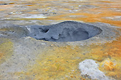 Marmite d’eau et de boue bouillonnante à 100°C - Solfatares de "Námafjall" - Islande