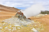 Monticule fumant de l’hydrogène sulfuré - Solfatares de "Námafjall" - Islande