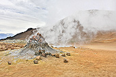 Monticule fumant de l’hydrogène sulfuré - Solfatares de "Námafjall" - Islande