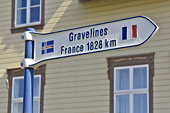 Panneau indicateur de la France à 1828 Km - Village de "Faskrudsfjordur" - Islande