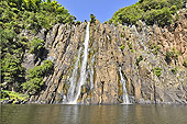 Cascade Niagara - Chute d'eau formée par les eaux de la Rivière de Sainte Suzanne. - Hauteur d'environ 25 m - La Réunion