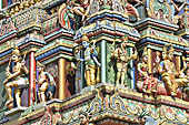 Détails des divinités indiennes qui y sont représentées: Agni, Shiva, Ganesh, etc. - Temple Tamoul du Colosse - La Réunion