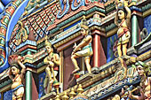 Détails des divinités indiennes qui y sont représentées: Agni, Shiva, Ganesh, etc. - Temple Tamoul du Colosse - La Réunion