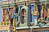 Détails des divinités indiennes qui y sont représentées: Agni, Shiva, Ganesh, etc. - Temple Tamoul du Colosse - La Réunion
