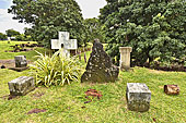 Tombes à côté de l'église "Notre-Dame-des-Laves" - La Réunion
