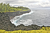 Côte déchiquetée frappée par la houle du Cap Méchant - La Réunion