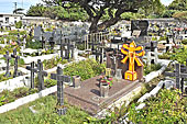 Tombes mélangeant plusieurs religions à Saint Pierre - La Réunion