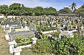 Tombes dans le cimetière de Saint Pierre - La Réunion