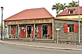 Maison créole colorée dans le village d'Entre Deux - La Réunion
