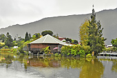 Petit restaurent et aire de loisirs sur les bords de la "Mare à Joncs" - La Réunion