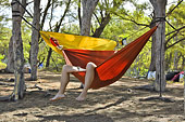 Sieste à l'ombre du sous bois au Gouffre de l'Étang Salé - La Réunion 