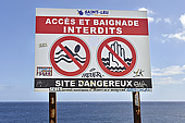Panneau d'interdiction de la baignade au Gouffre de l'Étang Salé - La Réunion