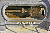 Ancienne machine à vapeur de la Compagnie de "Fives-Lille" à l'extérieur du "Musée Stella Matutina" - La Réunion