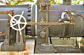 Ancienne machine à vapeur de la Compagnie de "Fives-Lille" à l'extérieur du "Musée Stella Matutina" - La Réunion