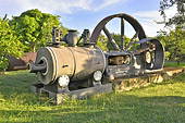 Ancienne machine à vapeur de la Compagnie de "Fives-Lille" à l'extérieur du "Musée Stella Matutina" - La Réunion