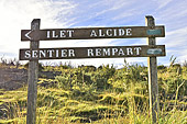Départ du sentier descendant dans le cirque de Mafate - La Réunion