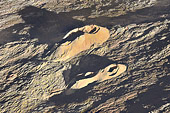 Petits cratères du Piton de la Fournaise vus depuis le ciel - La Réunion