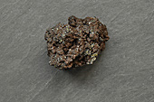 Roche de lave basaltique "Pintade" (Hawaïte) avec des cristaux de "Feldspath" - La Réunion