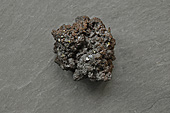 Roche de lave basaltique "Pintade" (Hawaïte) avec des cristaux de "Feldspath" - La Réunion