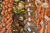 Assortiment de crustacés sur le marché aux poissons de BERGEN - NORVÈGE
