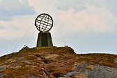 Globe du Cercle Polaire Arctique sur l'ile Vikingen - NORVÈGE (31-05-2017 / 07H25)