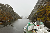 Le Trollfjord dans le Raftsundet - Détroit séparant les archipels des Lofoten et des Vesterålen - NORVÈGE (31-05-2017 / 23H30)