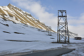Pylônes des anciennes télébennes pour le transport du charbon - LONGYEARBYEN - SVALBARD (03-06-2017 / 21H30)