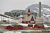 L'église et installations minières de LONGYEARBYEN - SVALBARD (04-06-2017 / 21H40)