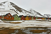 Maisons colorées dans LONGYEARBYEN - SVALBARD (04-06-2017 / 22H10)