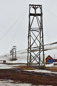 Pylônes des anciennes télébennes pour le transport du charbon - LONGYEARBYEN - SVALBARD (04-06-2017 / 22H20)