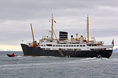 Va et vient des embarcations d'exploration polaire pour l'embarquement sur le MS NORDSTJERNEN (01-06-2018 / 16H00)
