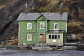 Office maritime du port de la ville minière russe du "Trust Arktikougol" - BARENTSBURG - SVALBARD (01-06-2018 / 19H55)