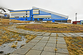 Complexe sportif et culturel dans lequel se trouve… Une piscine olympique ! - BARENTSBURG - SVALBARD (01-06-2018 / 20H25)