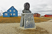 Buste de "Roald Amundsen" (1872 / 1928) - NY ALESUND - SVALBARD (04-06-2018 / 14H25)