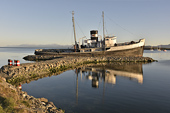 Épave d'un bateau sur les quais - Ushuaia - ARGENTINE