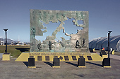 Sculpture murale "Héros des Malouines" (Mural escultórico Héroes de Malvinas) suite à la guerre des Malouines de 1982 - Ushuaia - ARGENTINE
