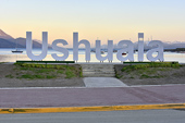 Monument donnant sur le canal de "Beagle" - Ushuaia - ARGENTINE