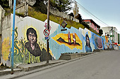 Street Art dans une rue en pente - Ushuaia - ARGENTINE