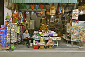 Magasin de souvenirs pour les touristes dans le vieux quartier - Hanoï - Viêtnam