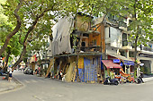 Magasins et habitations dans le vieux quartier - Hanoï - Viêtnam