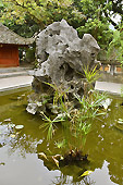 Bassin d'eau près du temple "Dinh Tiên Hoang" - Hoa Lu - Viêtnam