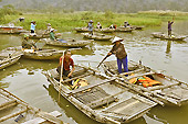 Rameurs et rameuses en attente des touristes - Ninh Binh ou la baie d'Halong terrestre - Viêtnam