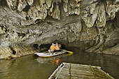 Intérieur d'une des grottes formées par l’érosion des roches - Ninh Binh ou la baie d'Halong terrestre - Viêtnam
