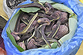 Sac de "gombo" (variété de haricot exotique) sur le marché de "Coc Ly" à "Bac Ha" - Viêtnam