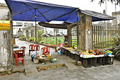 Échoppe alimentaire sur un trottoir à Sapa - Viêtnam