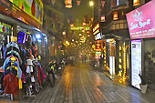 Ruelle dans le brouillard tard dans la nuit - Sapa - Viêtnam