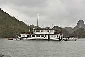 Jonque au mouillage près de l'île de "Ti Tov" - Baie d'Halong - Viêtnam