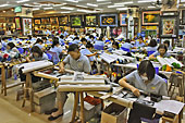 Ouvrières dans l'atelier de broderie de Thang Loi - Hoi An - Viêtnam